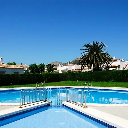Les Capelles 37 *